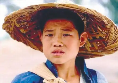 大家好,给大家介绍一下,这是我儿子@ "中国小硬汉"从照片上看,刚出生