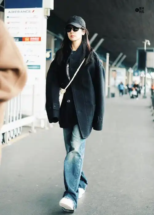 杨紫同款##杨紫回国机场图