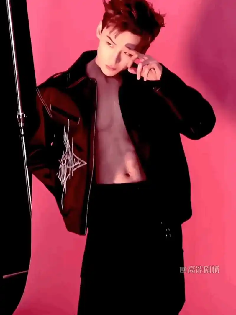 品一品白敬亭的名品腹肌!