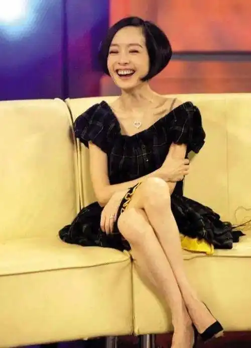 鲁豫最瘦的时候体重80斤还有观众的批评和质疑,几乎所有针对鲁豫和