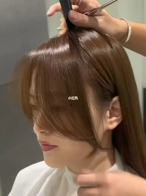 超减龄——回到了高中锁骨发搭配一个法式八字刘海|||97女生中短发