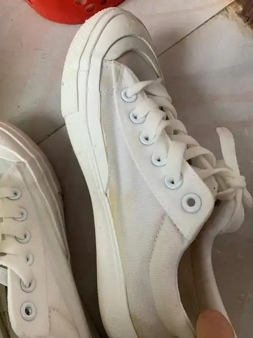 让发黄的小白鞋重新变白