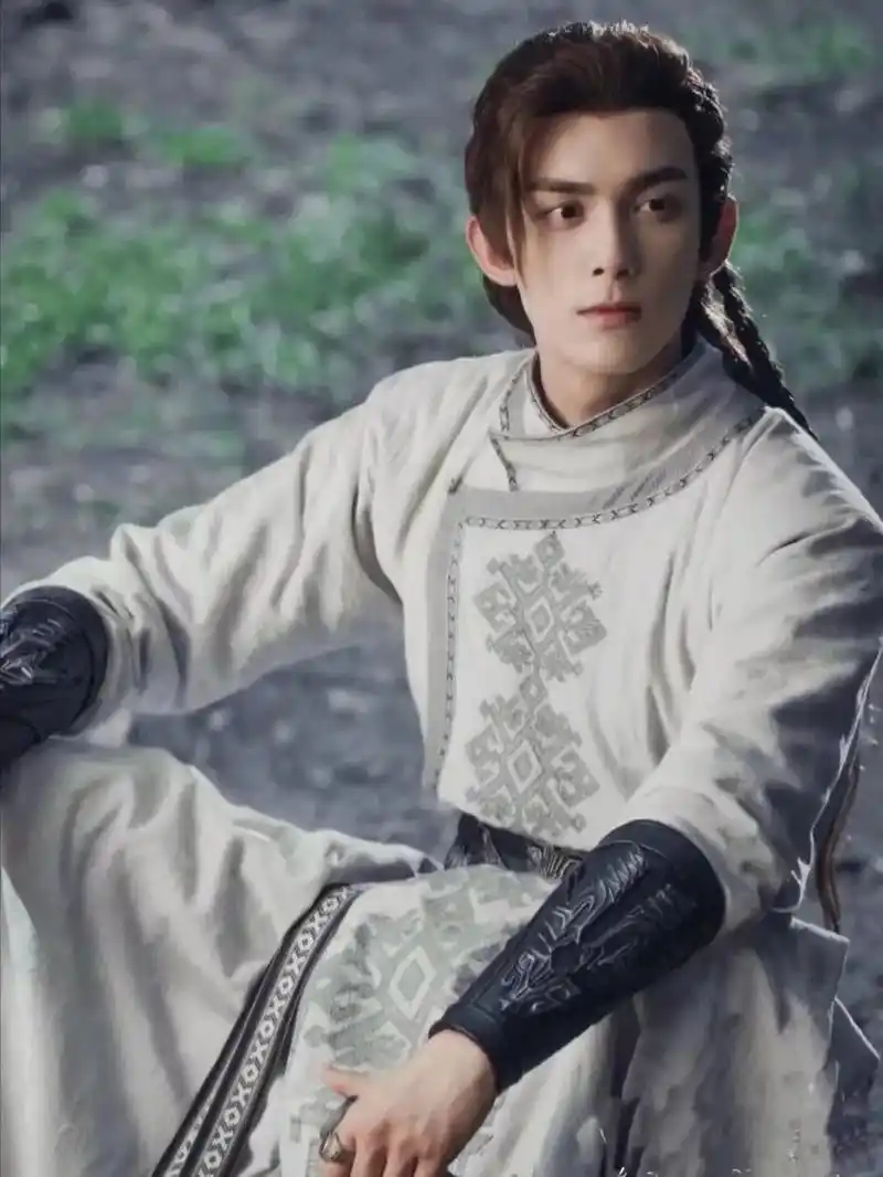 古装造型 #吴磊 #古风 夜过也,东窗未白孤灯月. - 抖音