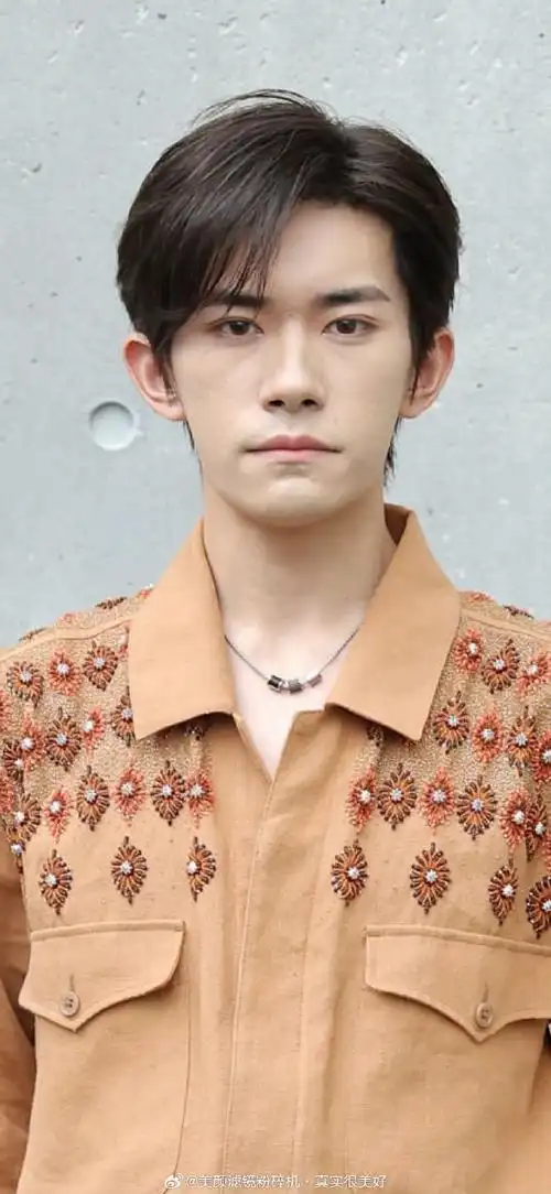 易烊千玺米兰时装周生图 (@美颜滤镜粉碎机·真实很美好)