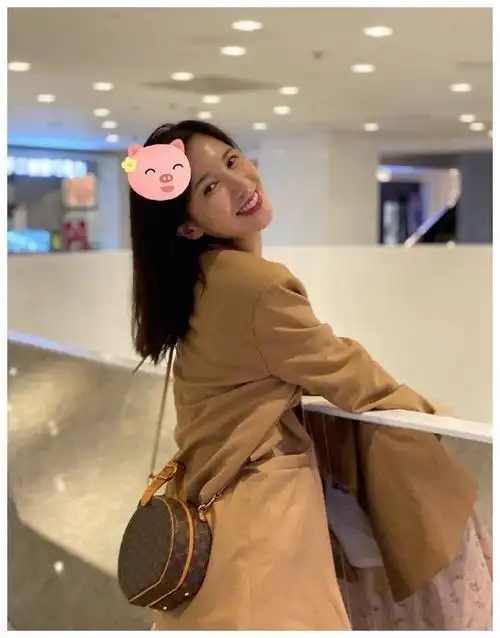 王雨馨自杀风波后晒美照巧笑嫣然气质佳已放下前任黄景瑜