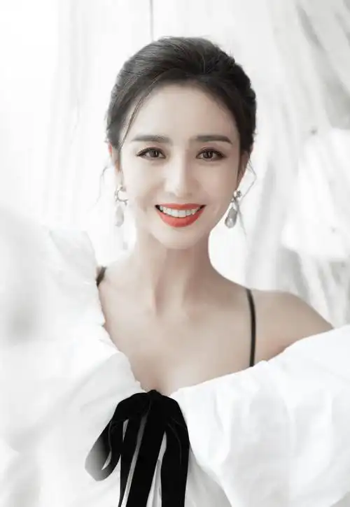 绝代风华!娱乐圈女神佟丽娅:颜值身材双担当,魅力无限