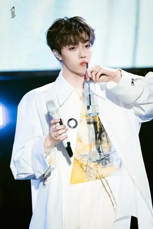 陈立农六周年给粉丝唱生日歌#93#陈立农0406出