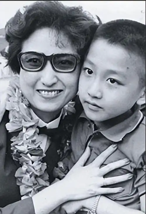 庾澄庆儿子是知名歌手如今62岁的我不敢老去还要照顾老母亲