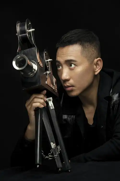 谷智鑫最新大片     魅力熟男的光影人生