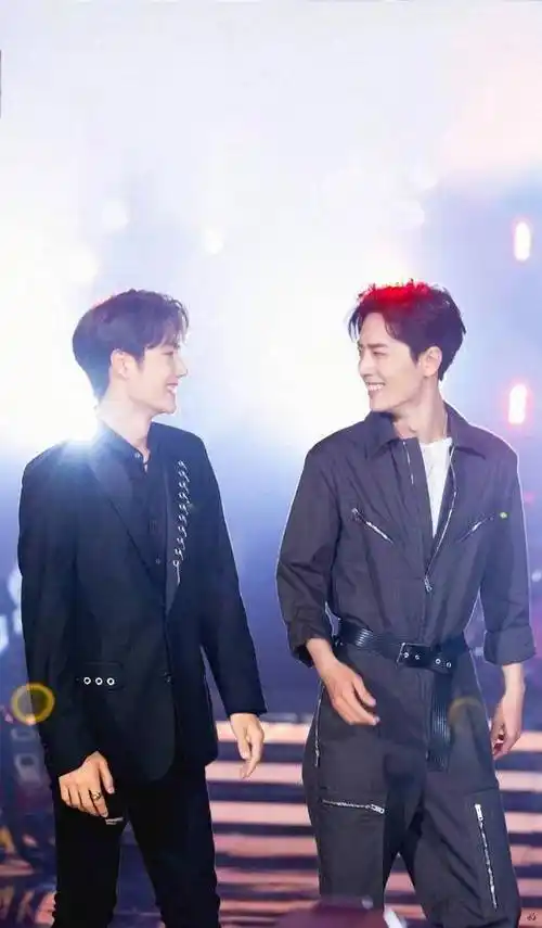 正能量偶像肖战,王一博##和我一起守护最好的白衣少年#_肖烟_都会