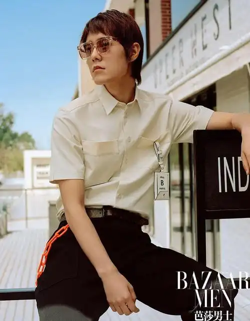 张超初夏写真清新来袭柔情眼神拉响心动警报