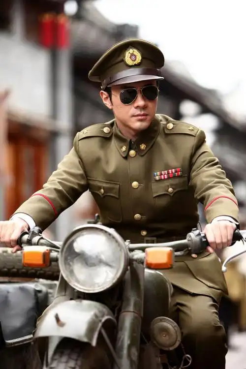 p>《兵临城下》是由凤凰卫视电视剧制作中心,北京黄金时代文化传播