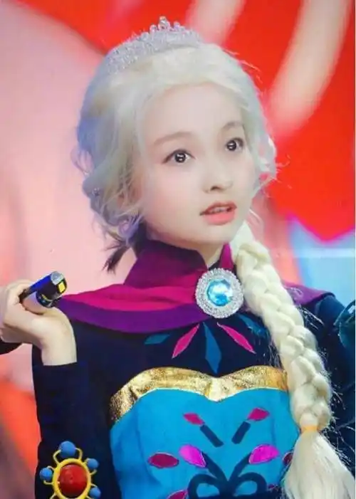 杜海涛与沈梦辰得到了双方父母认可,这个小伙子也在勇敢尝试转型.