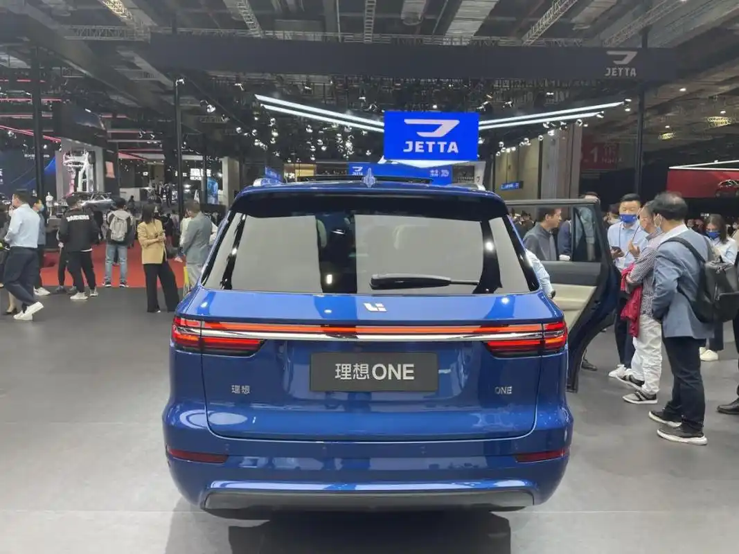 上海车展值得关注的3款车理想one展台依旧人头攒动热度高