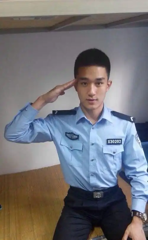 劲爆又一个帅帅的兵哥哥出炉网友原来帅哥都交给国家了
