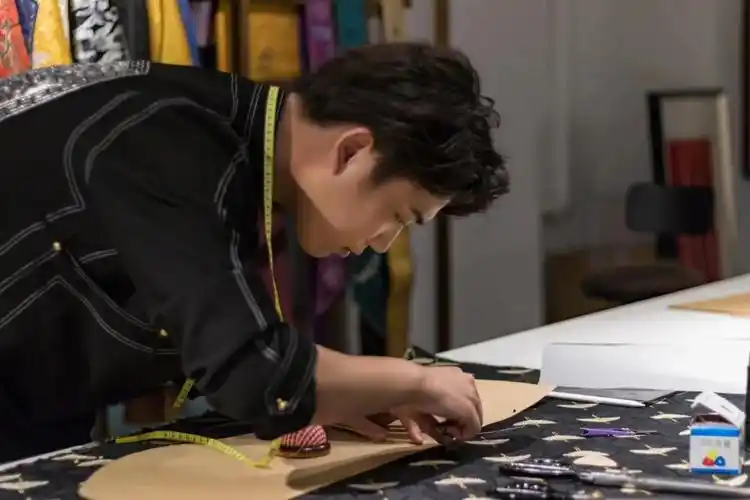 《倩女幽魂》x张突然 打造绝美国风礼服