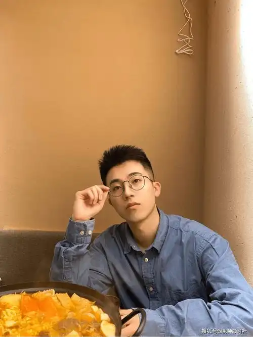 戴眼镜呆丑懵是时候让你们了解下四眼男生有多好看了