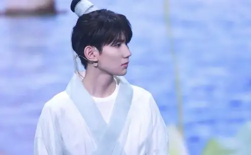 冒着仙气的仕林公子,穿古装的源哥也是十分精致了|王源|tfboys|仙气