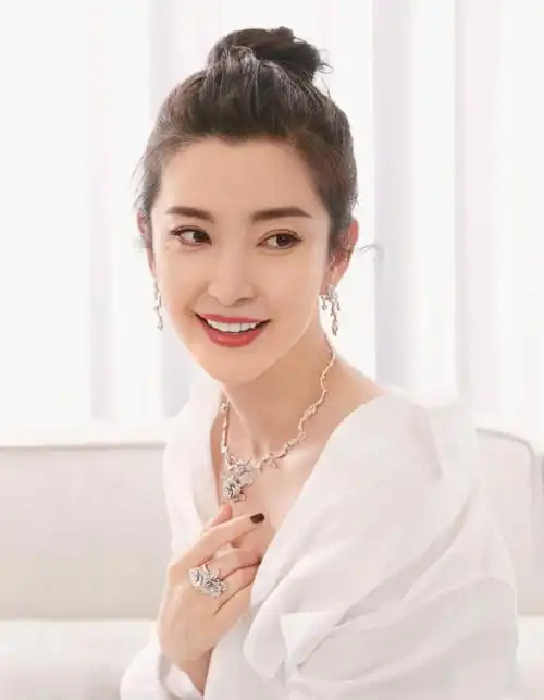 李冰冰近照气质出众优雅又精致果然又是别人家的46岁