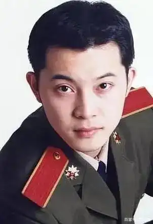 沙溢微博晒自己的帅照青春阳光,网友调侃:开始返老还童了