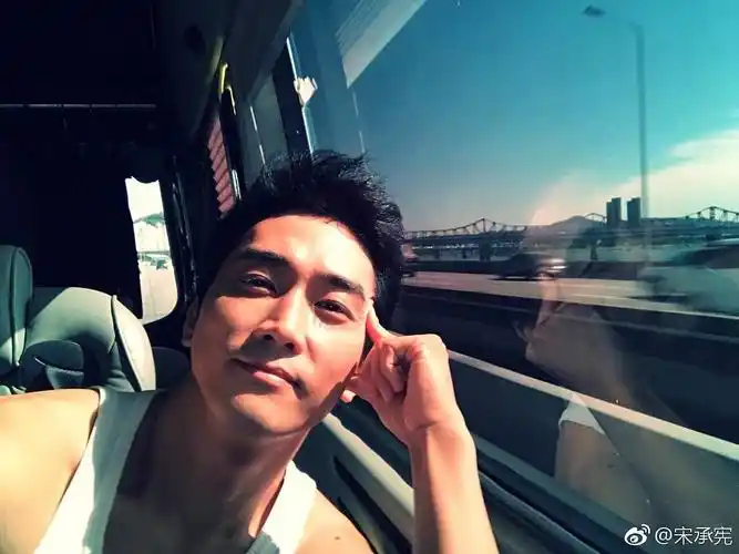 我要被宋承宪的自拍笑死了,太魔性了你们快来品品