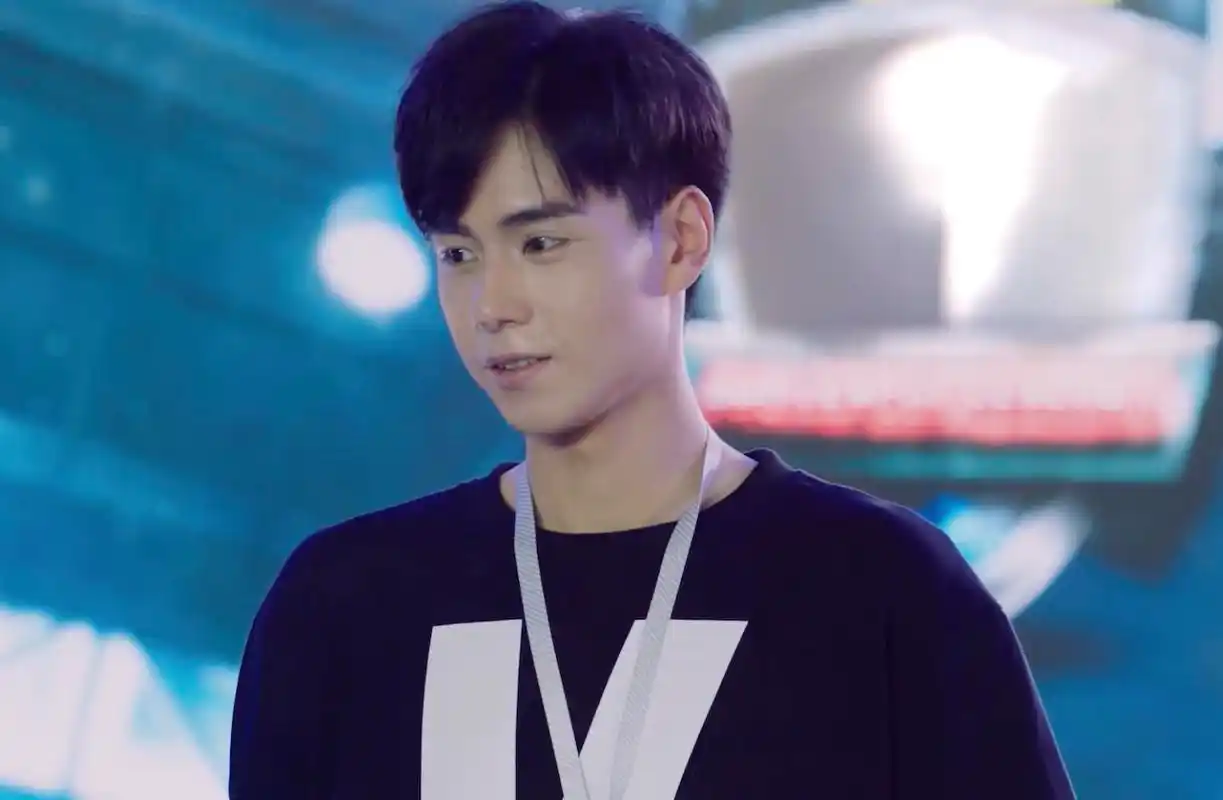 原创亲爱的热爱的吴白拿下冠军终于赢得心怡女神的拥抱