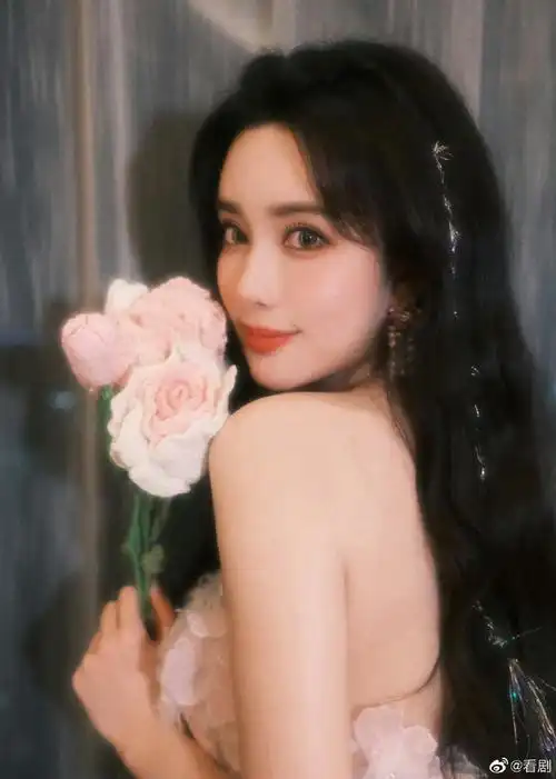 姐姐这组照片好甜好梦幻呀好精致的一张脸,爱住了