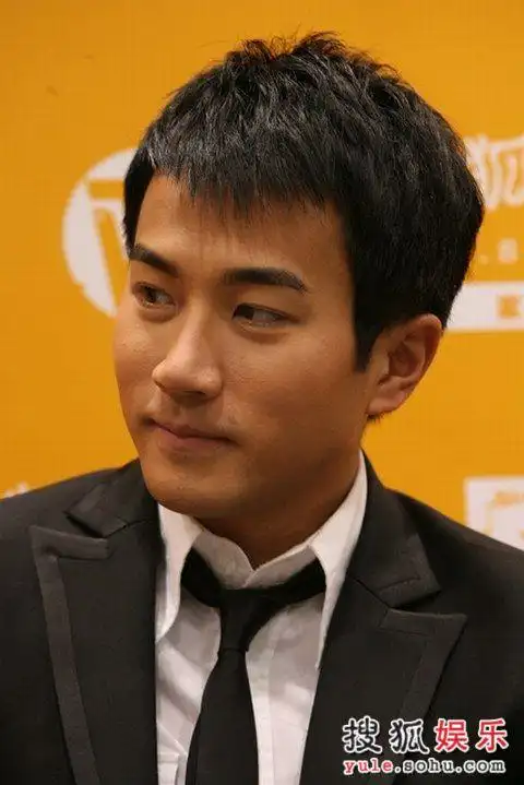 图:《一千滴眼泪》剧组做客直播间- 刘恺威1