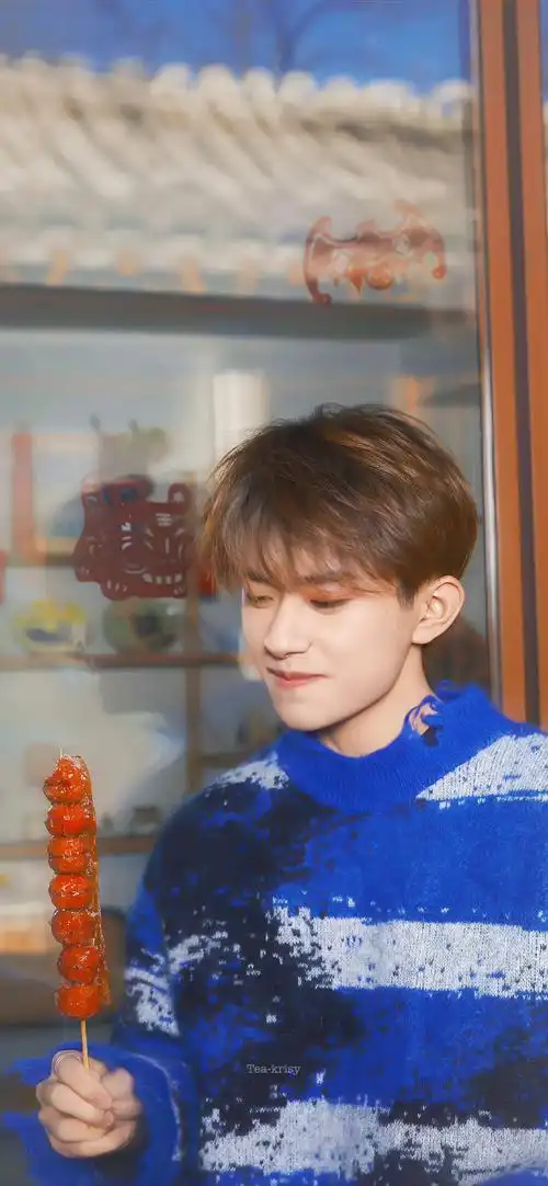 易烊千玺壁纸 #宝藏男孩 妥妥的盐系男友! - 抖音