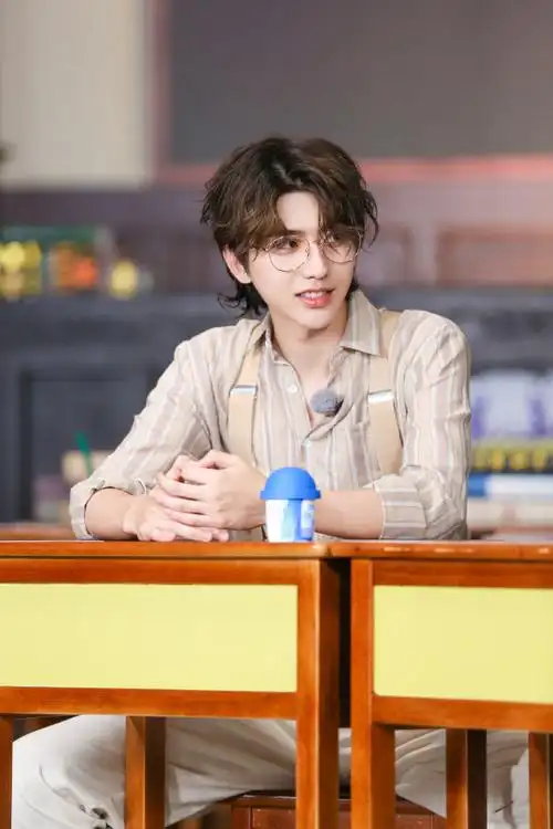 奔跑吧蔡徐坤#民国风少爷的高清剧照@蔡徐坤