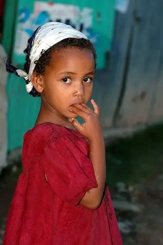 抓拍的小黑孩,忘了上过没有.没有ps.