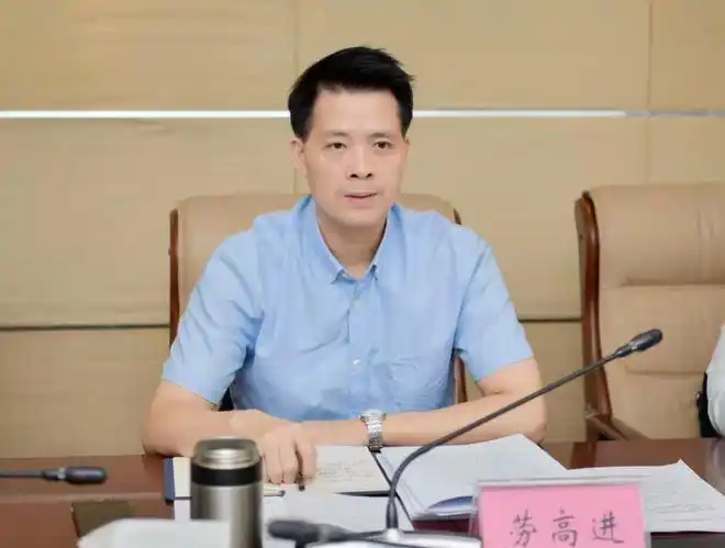 打好"创文明城"交通环境攻坚战