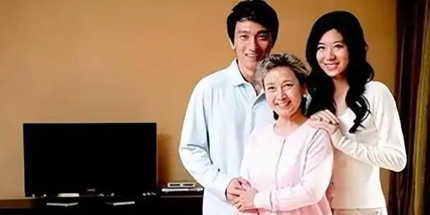 堂叔家西瓜熟了,让我去拿,我谎称加班有多远躲多远,实在是怕了