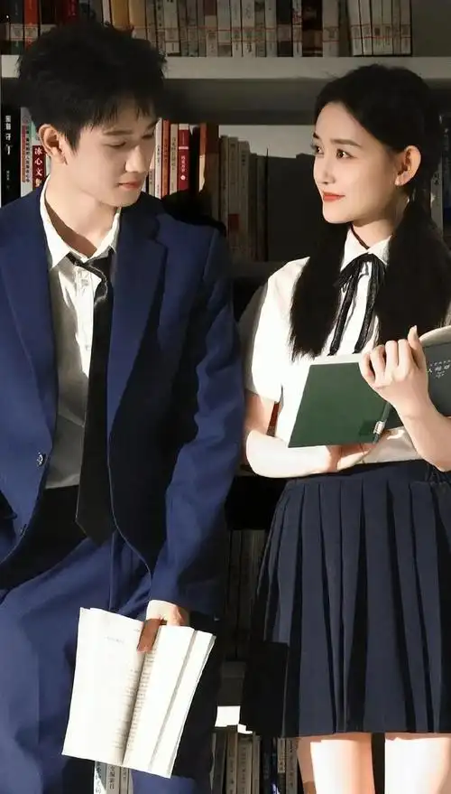 敖子逸的《一拍即合的我们》,结果网友的评论,全是类似于"我和丁程鑫