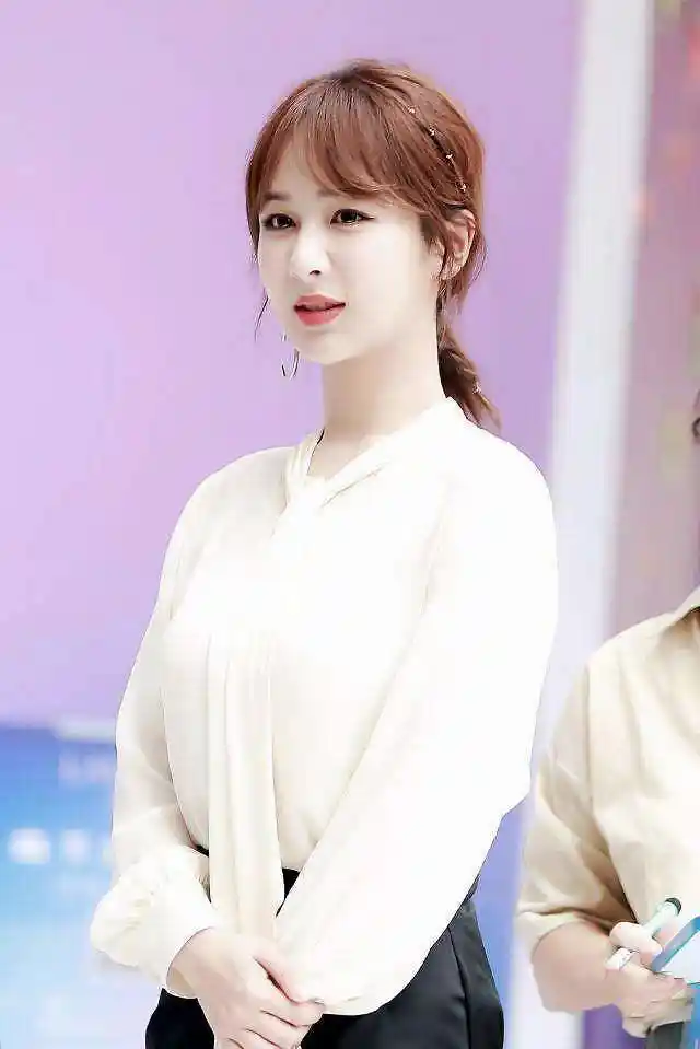 从《高能少年团》到《中餐厅》,在综艺节目中王俊凯与年龄相近的杨紫