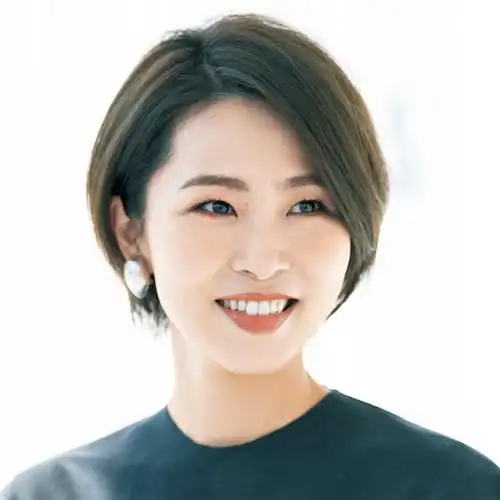 40-50岁的女人放弃黑长直吧,瞧这8款"迷人短"发型,洋气又减龄