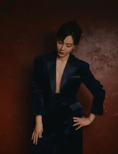 陈数真空西装好飒##陈数红墙复古大片