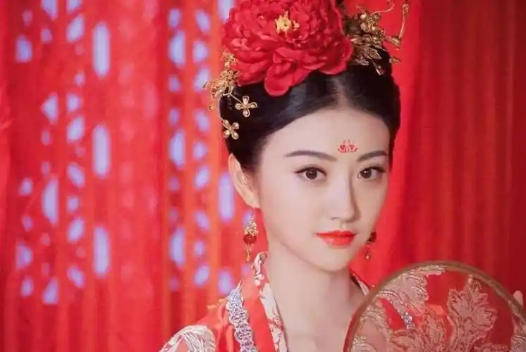 原创看到景甜这一组新娘照网友有恋爱感觉了