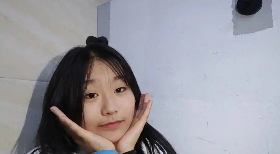初中女学生