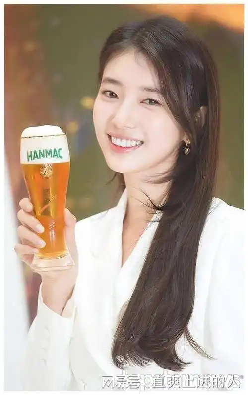 裴智秀皮肤紧致笑容甜美 淡妆更显原生美貌