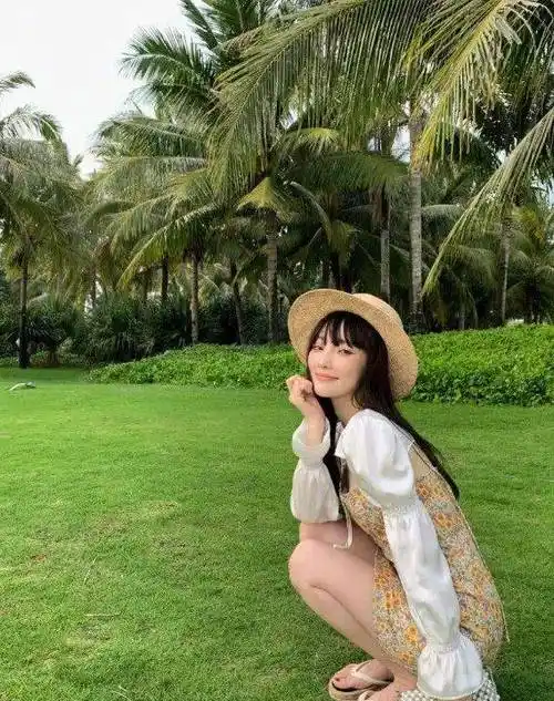 41岁李小璐穿着放得开,三亚度假穿衣让人咋舌!_风格_时尚_少女