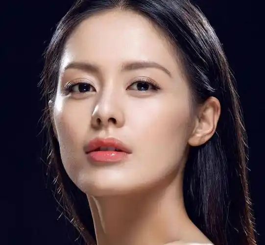 胡歌"深爱她",刘烨"难忘她",受央视力捧多年,至今都没走红