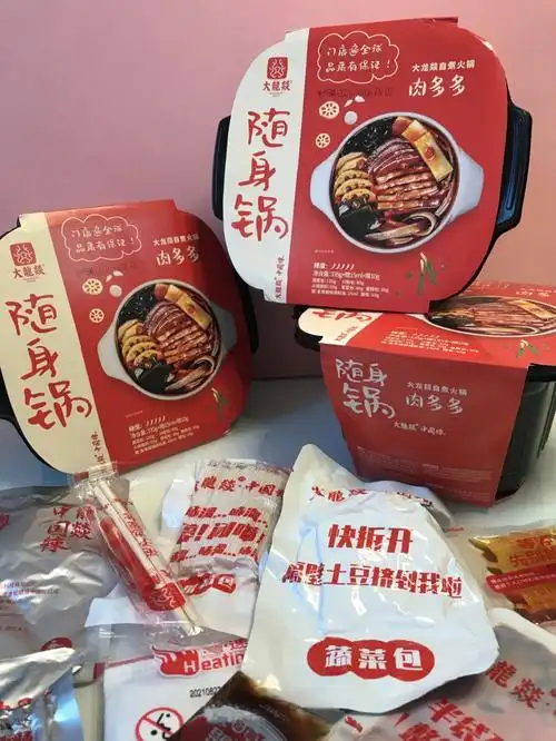 大龙燚的自热火锅,那大片的02午餐肉,我怎么能放过02它呢!