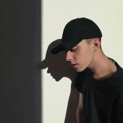 帅气戴帽子男生头像图片 - 男生头像 - 潮人个性网