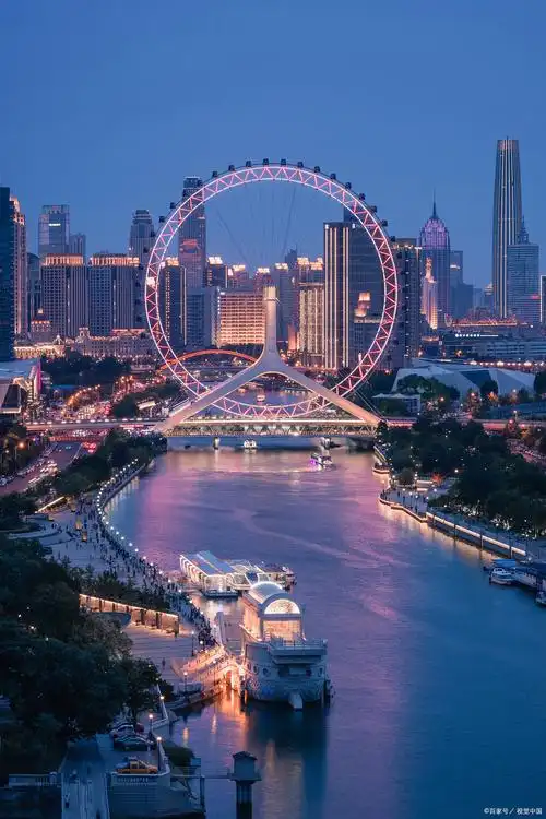 天津之眼摩天轮   位于红桥区的天津之眼摩天轮是城市的标志性景点