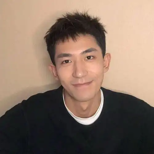 男生发型 | 4cm " 短 碎发 " | 这个发型真的适合男孩子—4cm"短碎发"