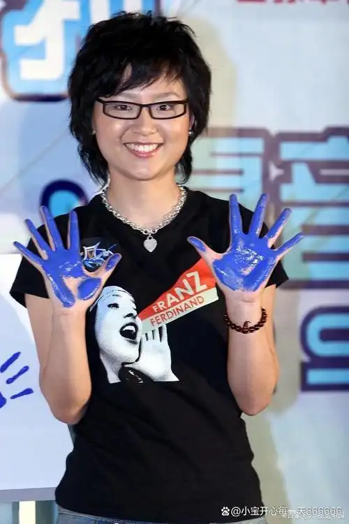 说起周笔畅,应该是非常优秀的女歌手了,2005年获得超级女声全国亚军