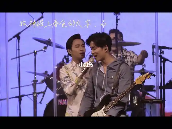 而家凯抱紧自己的小吉他92#苏打绿  #吴青峰  #刘家凯  #苏打绿aka