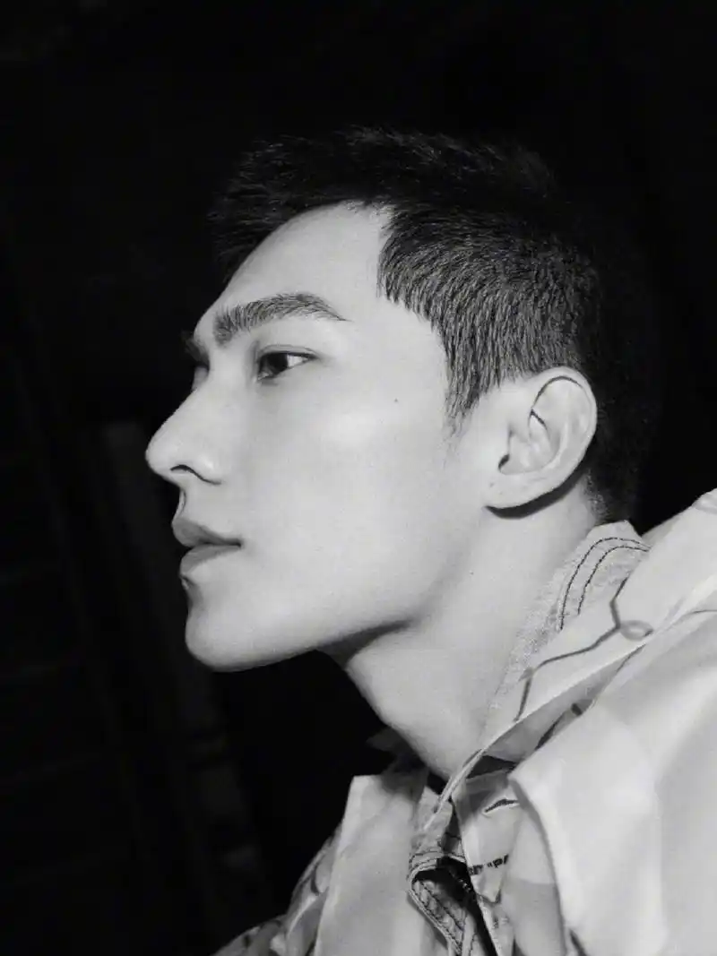 杨洋才是寸头天花板!