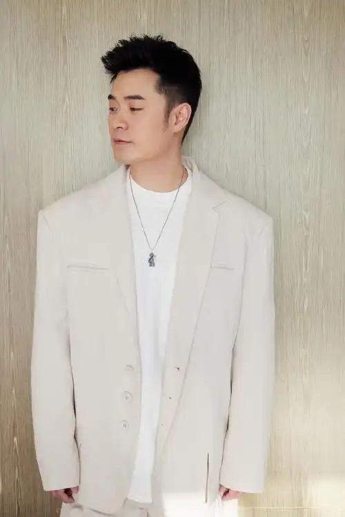 陈赫1109生日快乐#小作卡点送上赫老板@陈赫白色温度生日写真一组